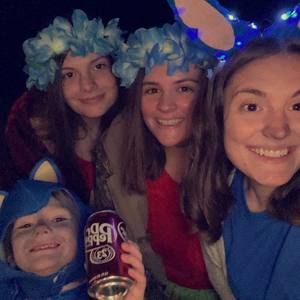 Meet your Posher, Chloe